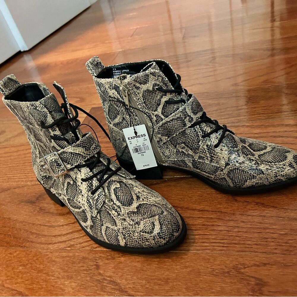 NWT Faux Snakeskin Boots Size 7.5